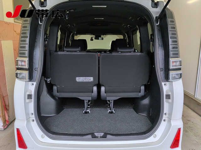 2017 Toyota Voxy ZS auction photo 9