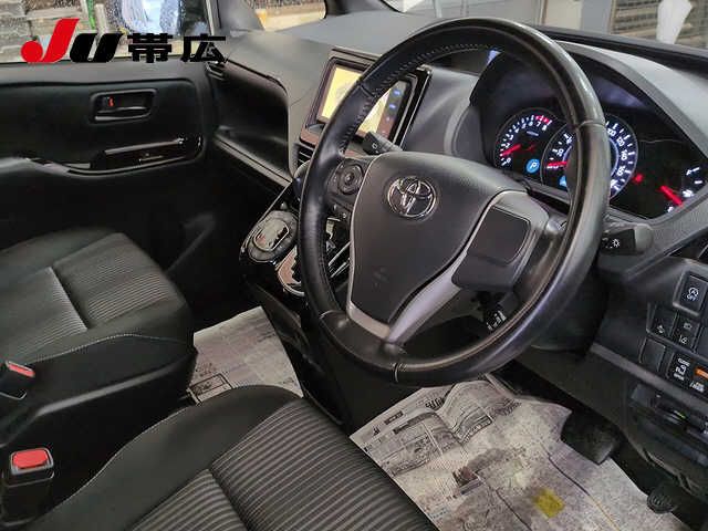 2017 Toyota Voxy ZS auction photo 6
