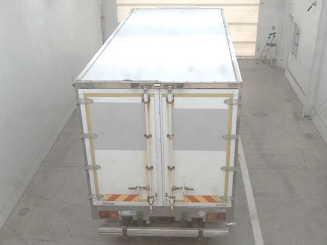 2013 Isuzu Forward Refrigerated and frozen trucks auction photo 3