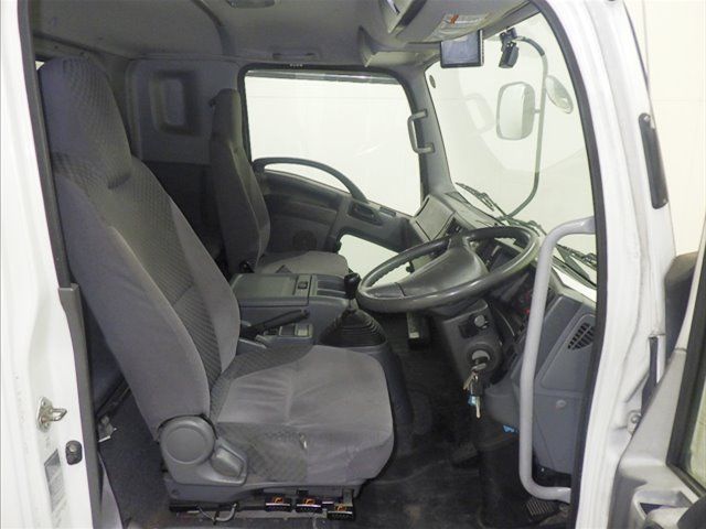 2013 Isuzu Forward Refrigerated and frozen trucks auction photo 6
