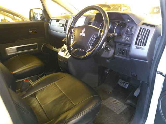 2007 Mitsubishi デリカD5 4WD Gナビパッケージ auction photo 3
