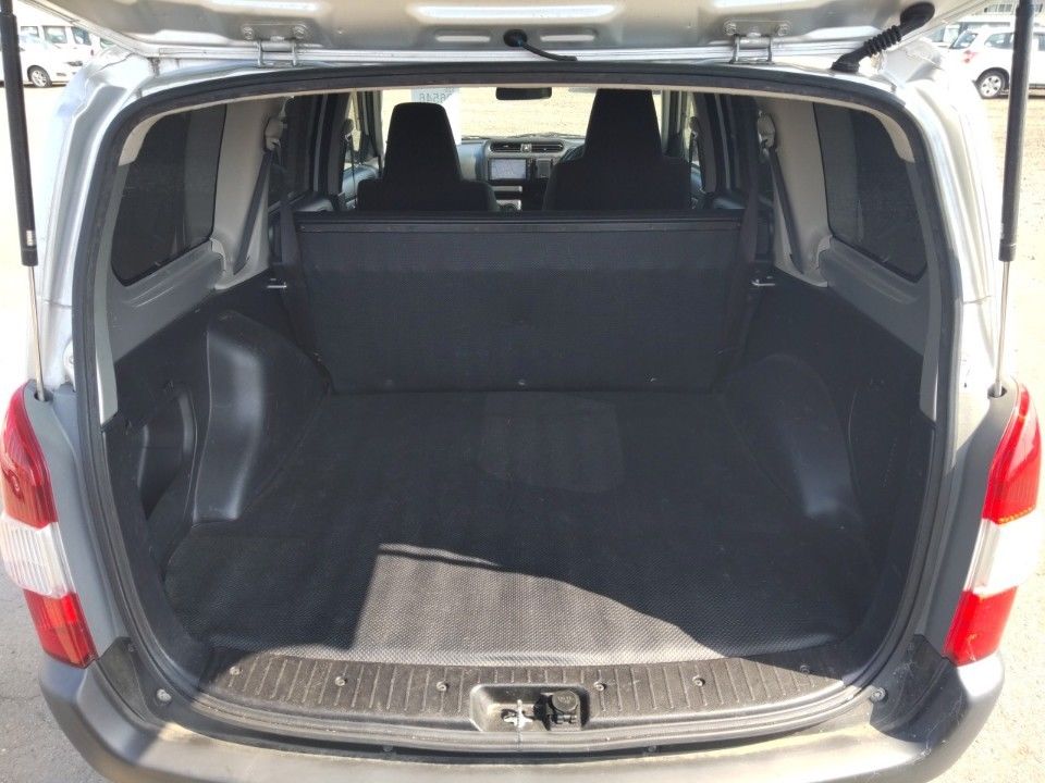 2016 Toyota Succeed auction photo 8
