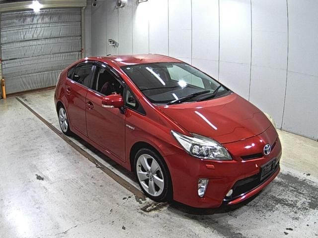 2013 Toyota Prius Sツーリングセレクション Japan auction vehicle
