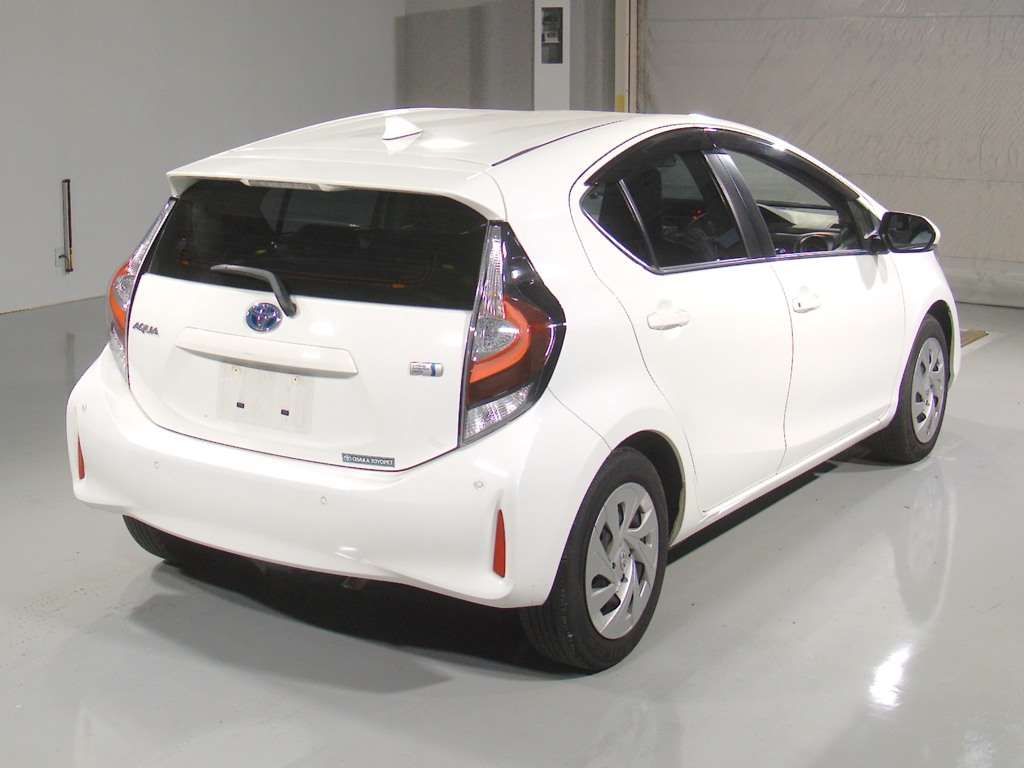 2021 Toyota Aqua Sビジネスパッケージ auction photo 2