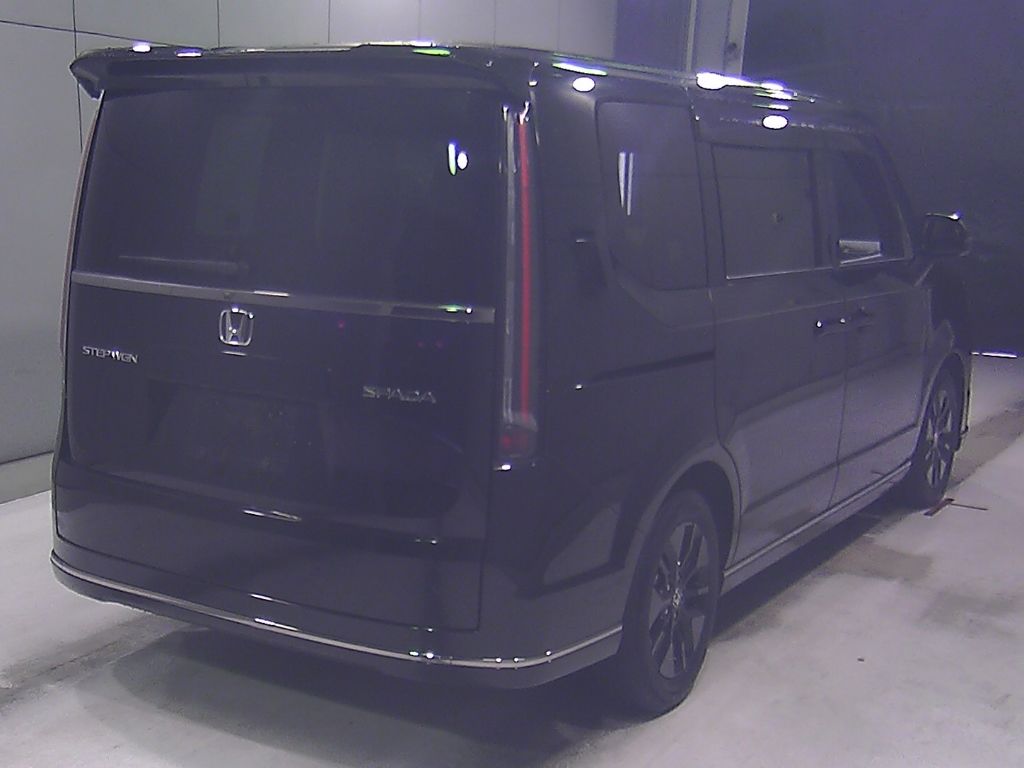 2023 Honda Stepwgn 7 people auction photo 2