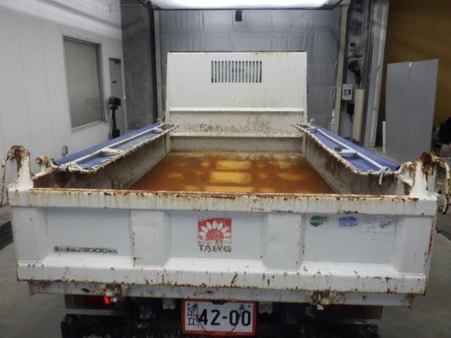 2013 Isuzu エルフT 3-ton dump truck, 3-person crew auction photo 8