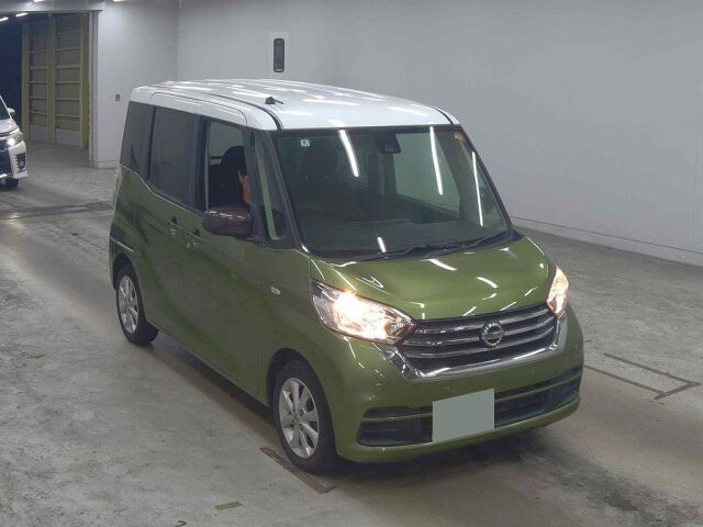2018 Nissan Dayz Roox X V Selection Japan auction vehicle