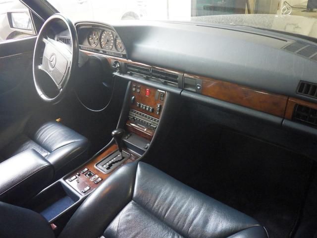 1991 Mercedes-Benz 560 SEL auction photo 2