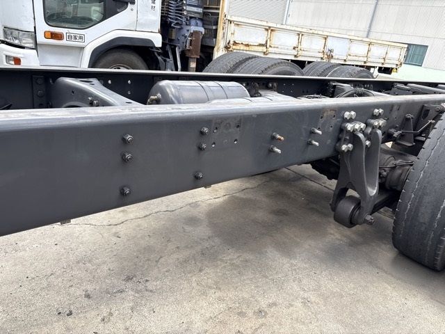 2017 Hino chassis auction photo 10