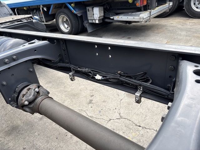 2017 Hino chassis auction photo 16