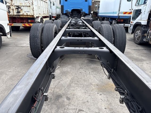 2017 Hino chassis auction photo 13
