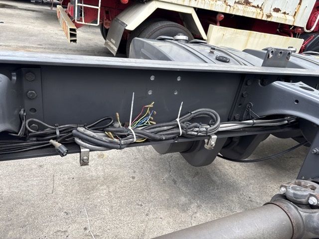 2017 Hino chassis auction photo 11