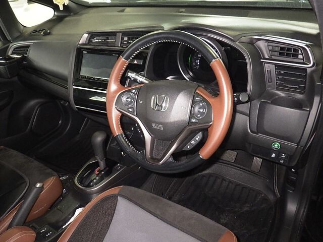 2019 Honda Fit 13G F Comfort ED auction photo 3