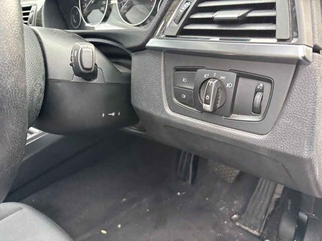 2012 BMW 3 Series 320I ラグジュアリー auction photo 6
