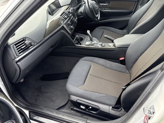 2012 BMW 3 Series 320I ラグジュアリー auction photo 9