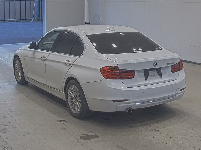 2012 BMW 3 Series 320I ラグジュアリー auction photo 2