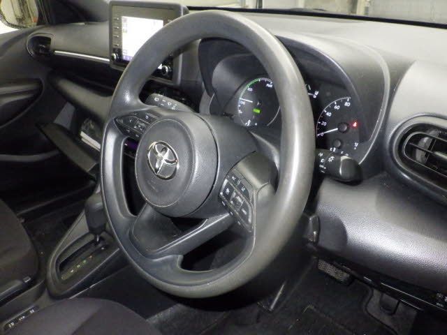2021 Toyota Yaris Hybrid X auction photo 3
