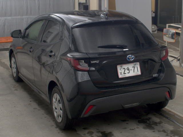 2021 Toyota Yaris Hybrid X auction photo 2