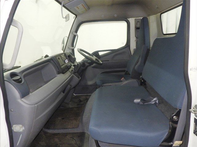 2016 Mitsubishi Fuso Canter Flatbed auction photo 8