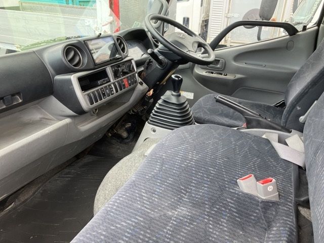 2015 Hino Dutro ヒラ 4WD auction photo 5