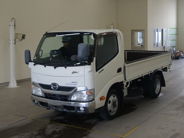 2015 Hino Dutro ヒラ 4WD Japan auction vehicle