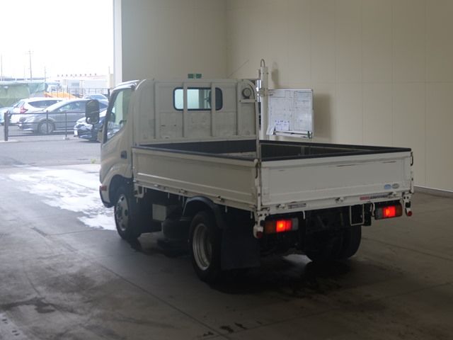 2015 Hino Dutro ヒラ 4WD auction photo 2
