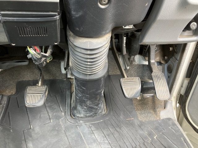 2015 Hino Dutro ヒラ 4WD auction photo 4