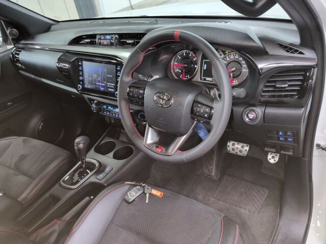 2024 Toyota Hilux Z GR Sport 4WD auction photo 6