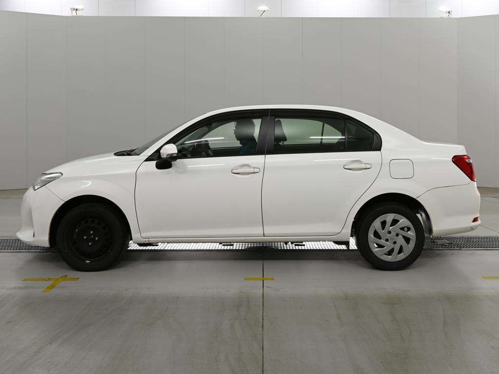 2021 Toyota Corolla Axio EX 4WD auction photo 4