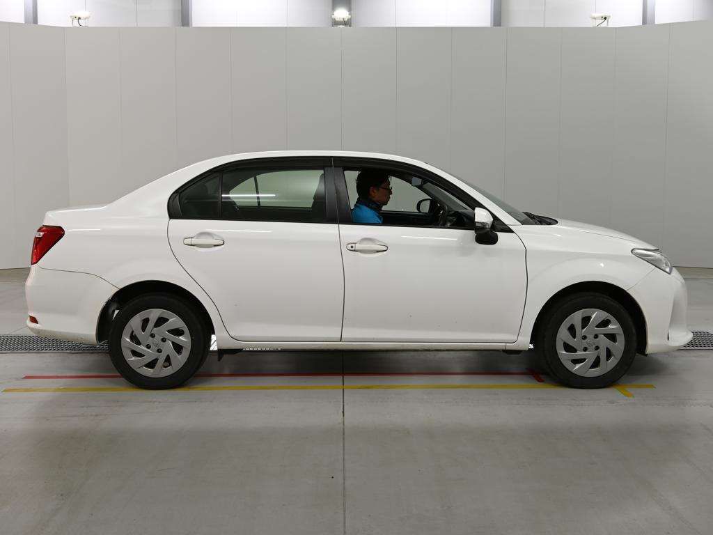 2021 Toyota Corolla Axio EX 4WD auction photo 3