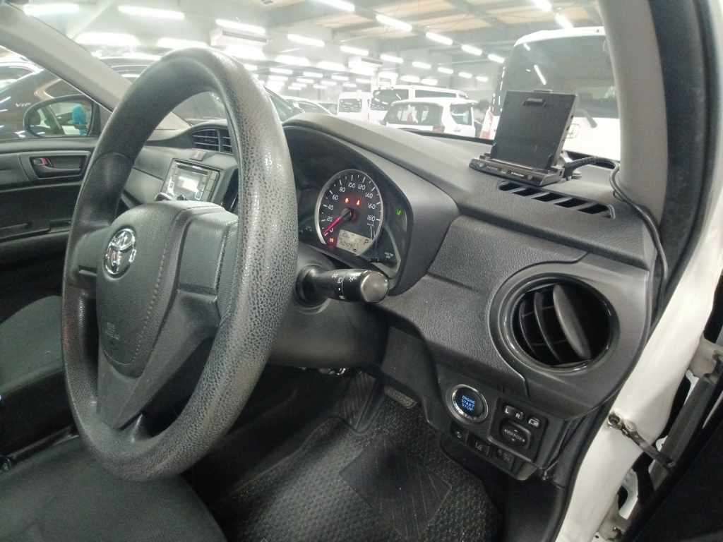2021 Toyota Corolla Axio EX 4WD auction photo 9