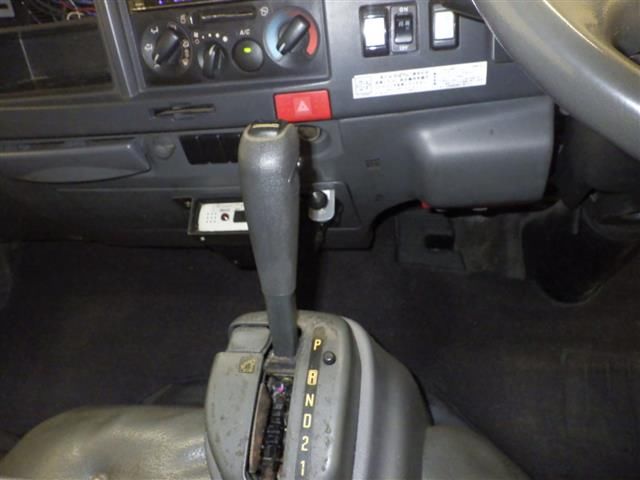 2013 Isuzu Elf chassis auction photo 7