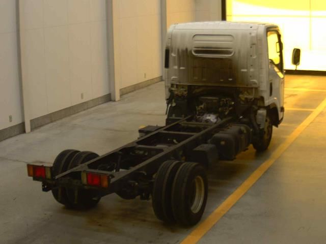 2013 Isuzu Elf chassis auction photo 2
