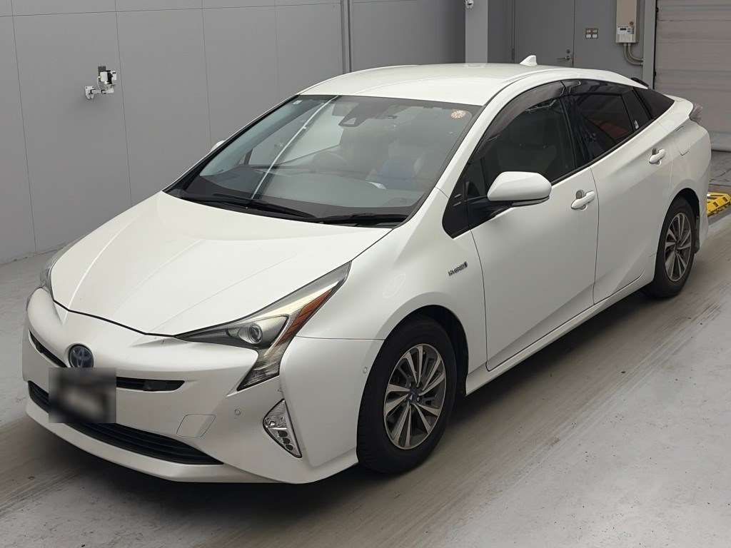 Japan Auction Vehicles 4 2017 Toyota Prius Sセーフティプラス auction photo