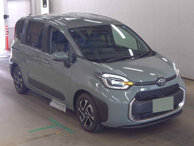 Japan Auction Vehicles 8 2026 Toyota Sienta ハイブリッドZ auction photo