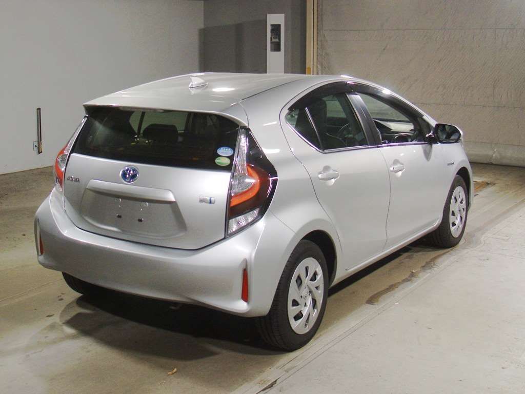 2020 Toyota Aqua L auction photo 2