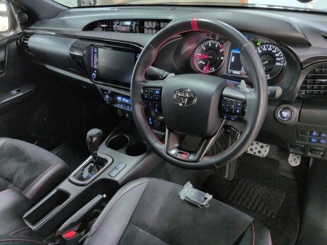 2023 Toyota Hilux Z GR Sport 4WD auction photo 6