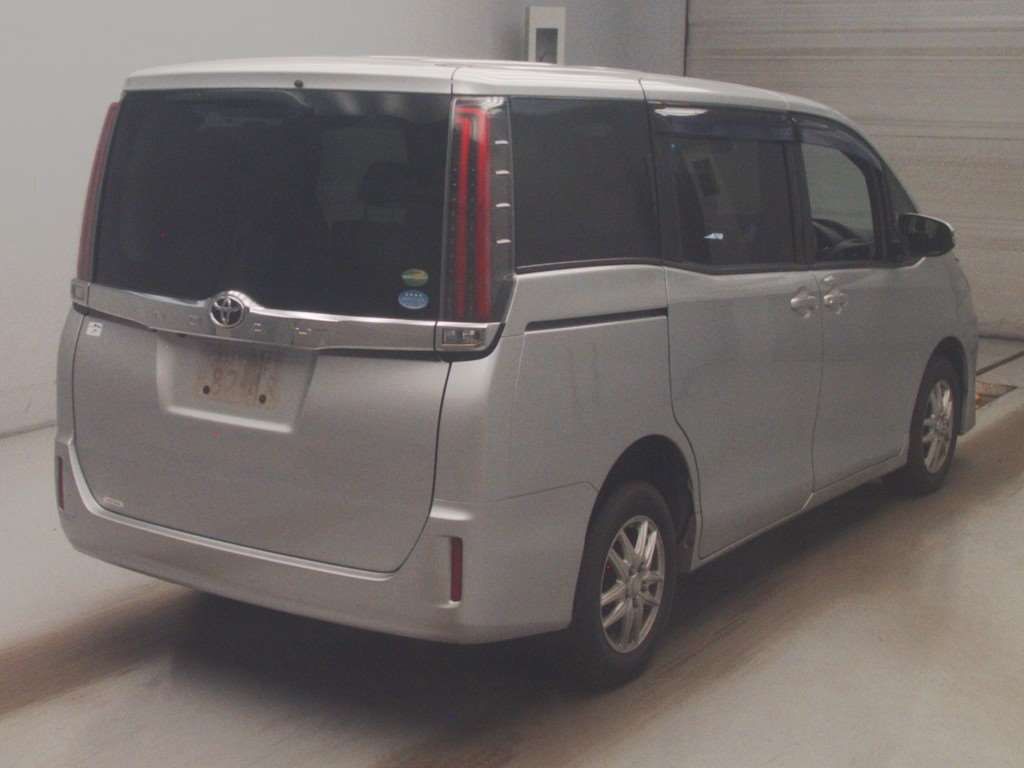 2017 Toyota Noah X 4WD auction photo 2