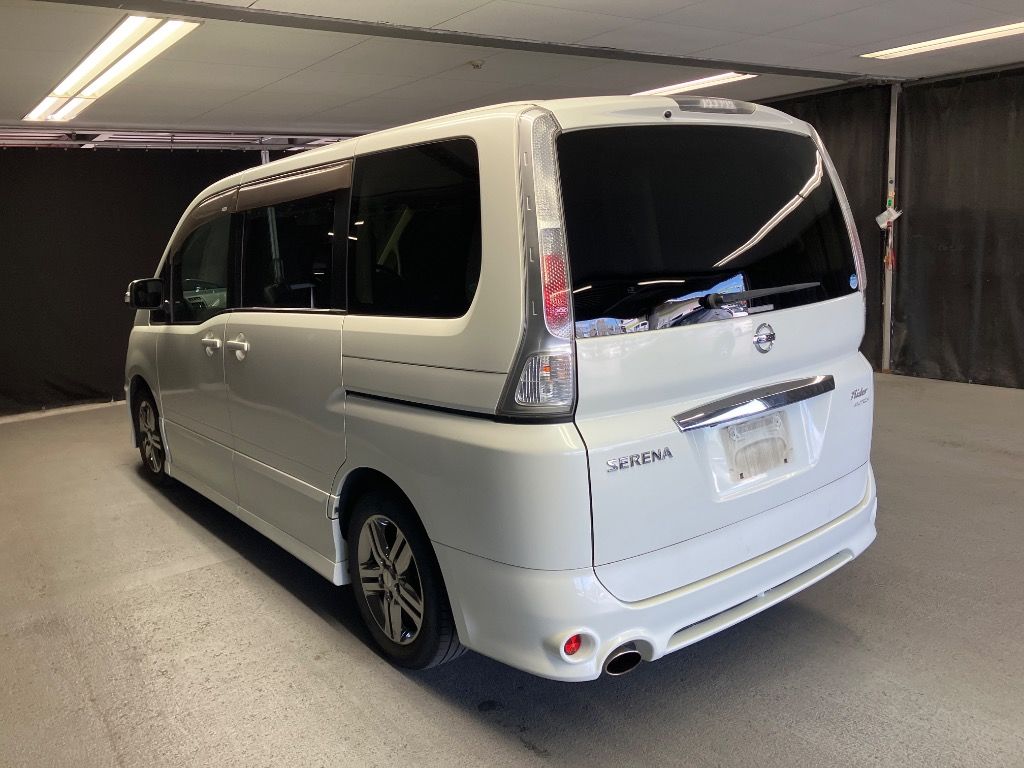 2009 Nissan Serena Rider model with leather seats and HDD navigation system. auction photo 2