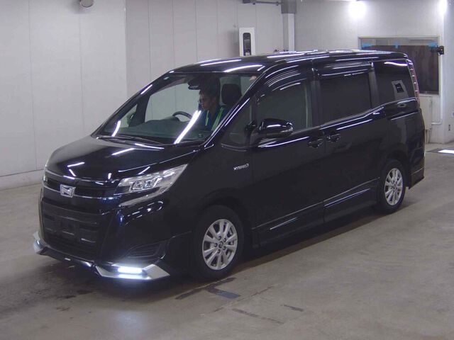 2017 Toyota Noah HV X auction photo 4