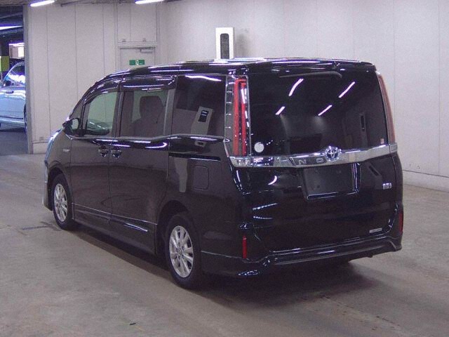 2017 Toyota Noah HV X auction photo 2