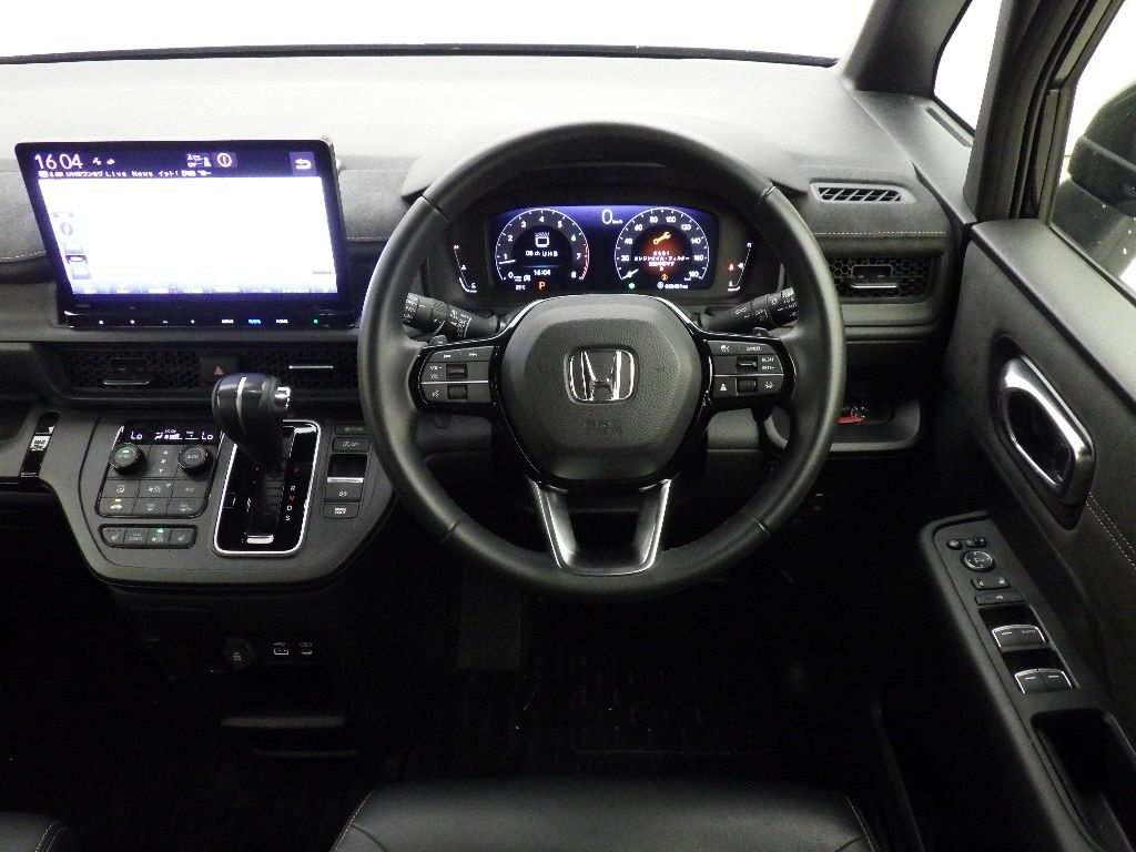 2024 Honda Stepwgn 4WD プレミアムライン auction photo 3