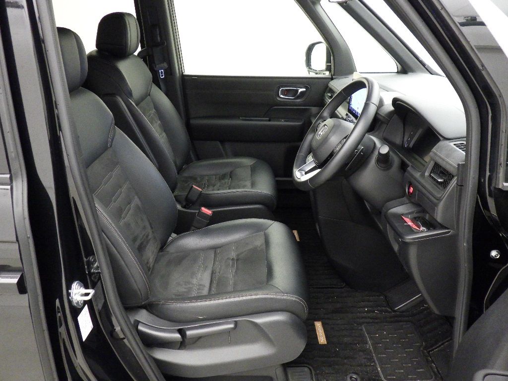 2024 Honda Stepwgn 4WD プレミアムライン auction photo 6
