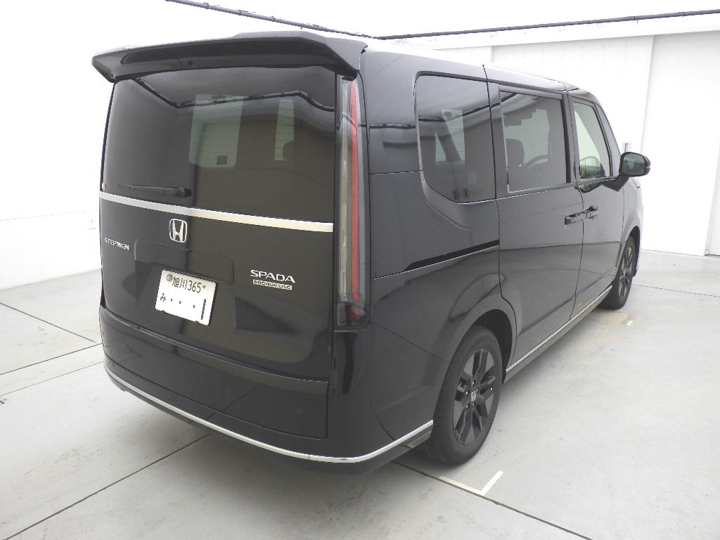 2024 Honda Stepwgn 4WD プレミアムライン auction photo 2