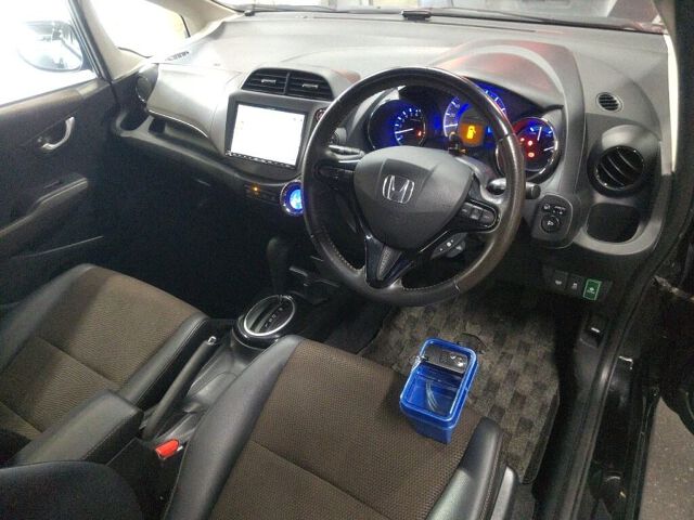 2012 Honda Fit Shuttle HV Smart Selection auction photo 3