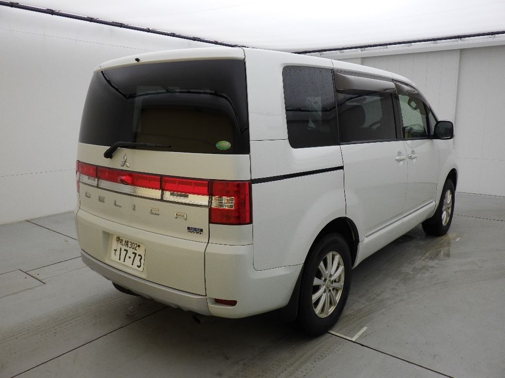 2014 Mitsubishi Delica D:5 4WD Dパワーパッケージ 7人 auction photo 2
