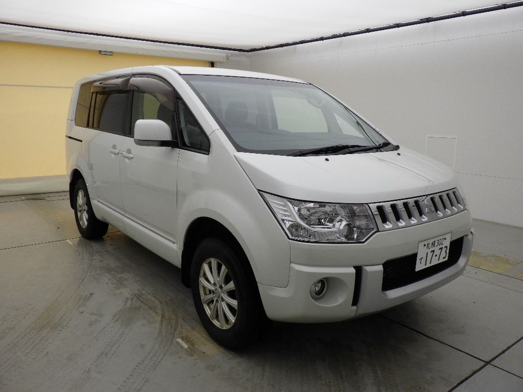 Japan Auction Vehicles 10 2014 Mitsubishi Delica D:5 4WD Dパワーパッケージ 7人 auction photo