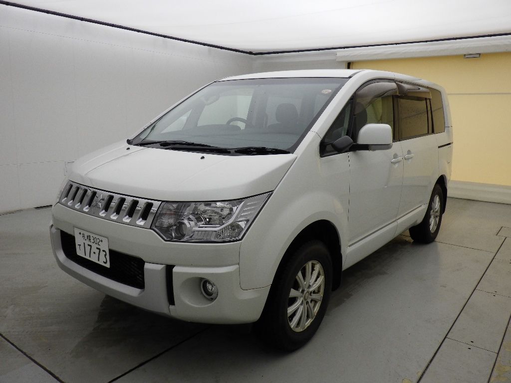 2014 Mitsubishi Delica D:5 4WD Dパワーパッケージ 7人 auction photo 4
