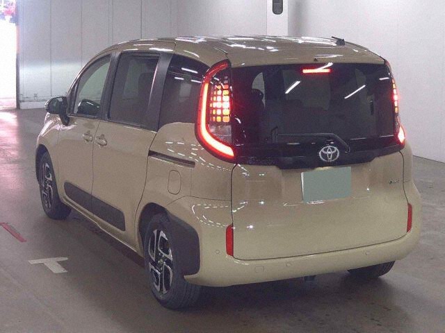 2026 Toyota Sienta Hybrid Z auction photo 2