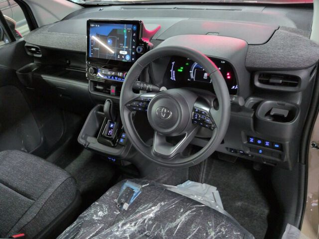 2026 Toyota Sienta Hybrid Z auction photo 3